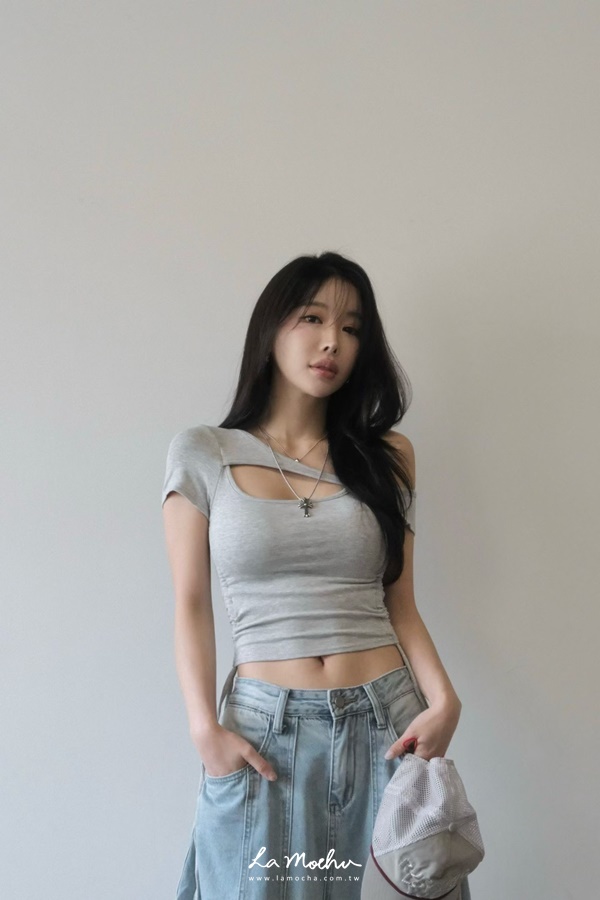 斜領性感露肩上衣